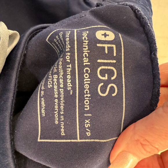 Figs set in Navy - Picture 3 of 3